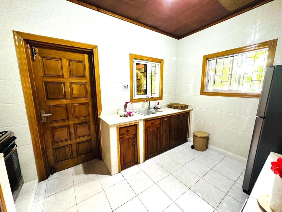 88 Days Self Catering Holidays & Alpesi faház Baie Lazare (Mahe)